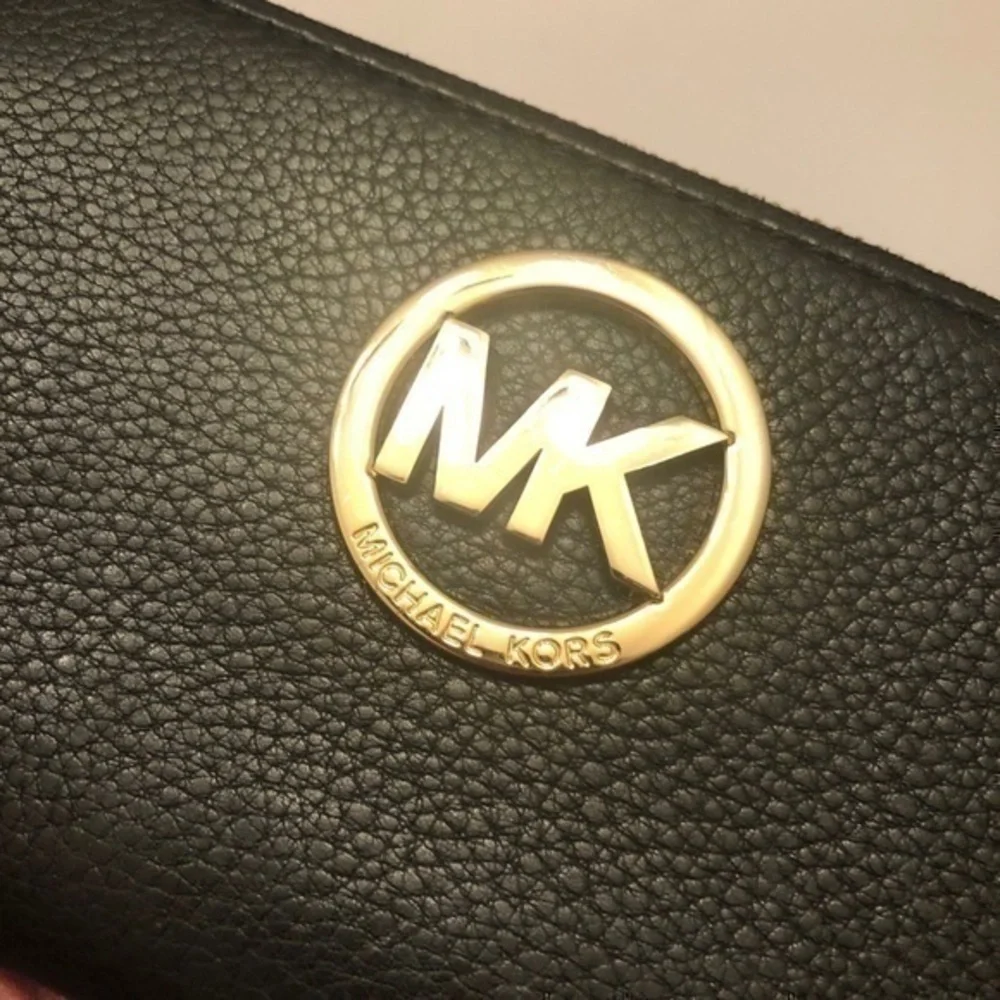 Michael kors black leather gold tone wallet